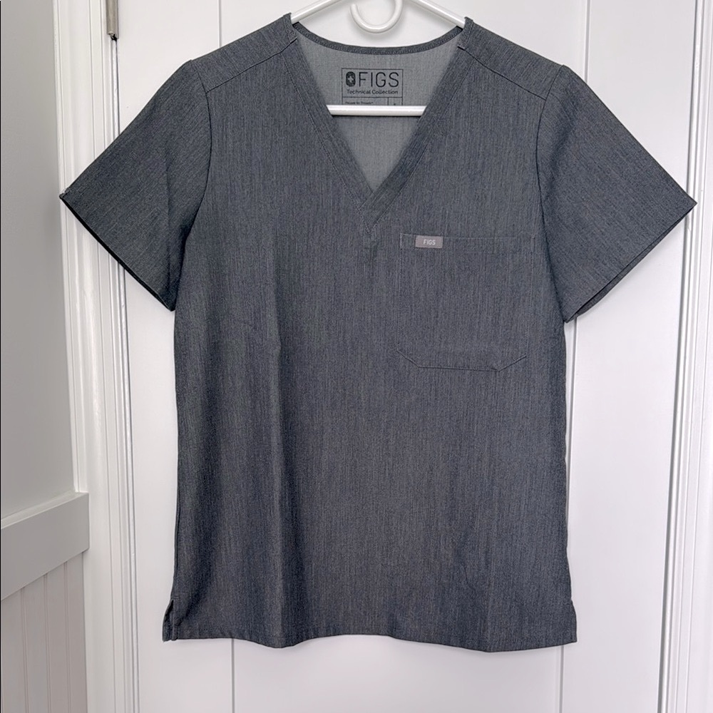 FIGS women’s Graphite Gray V-Neck Shirt